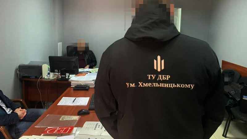 Вінницькому адвокату, за 15 тисяч хабаря, дали нічний арешт