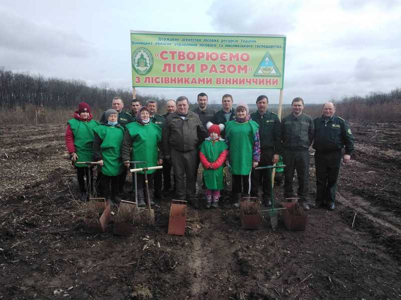 Тульчинські лісівники взяли участь у Всеукраїнській акції «Створюємо ліси разом»