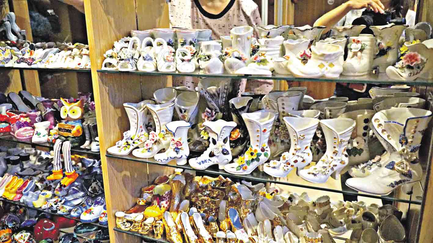 Єдину в Україні колекцію туфельок зібрала хмільничанка Неля Рибак