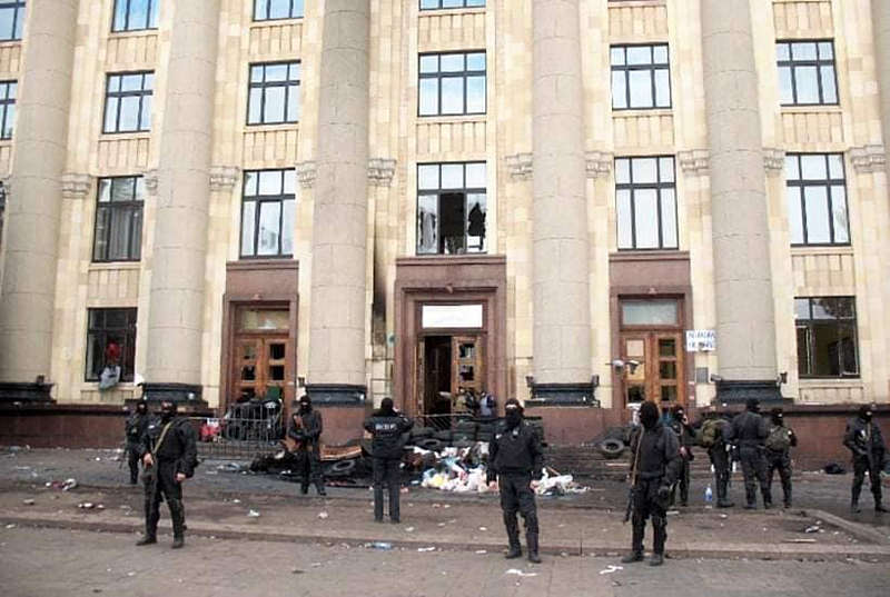 7 років тому калинівські нацгвардійці звільнили Харківську ОДА від терористів (відео)