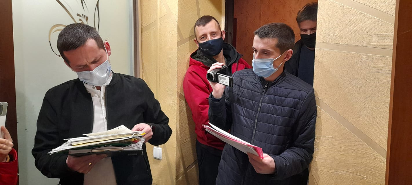 Що шукають правоохоронці у будинку активіста Володимира Черкаса