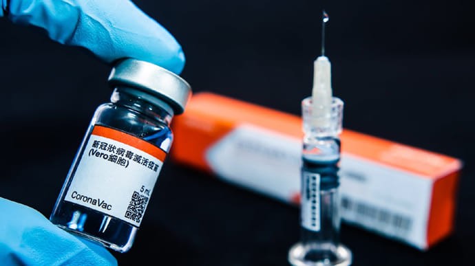 На Вінниччину привезли першу партію  китайської вакцини CoronaVac