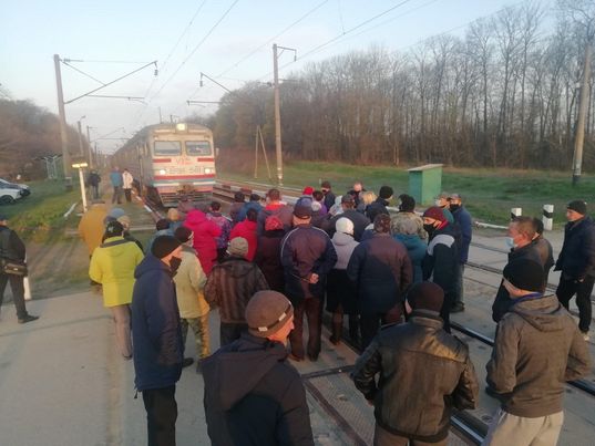 Перекривали залізницю вчора в Яришівці