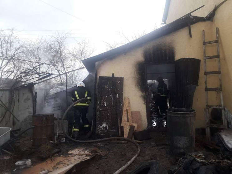 П`ятеро рятувальників гасили пожежу у селі на Вінниччині