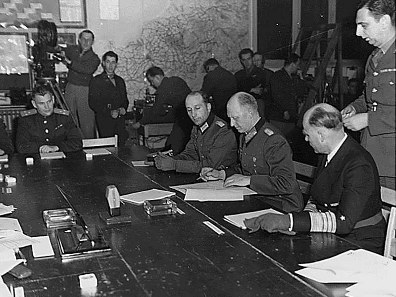 Підписання акту про капітуляцію Німеччини, судилище над ОУНівцями і смерть останнього свідка загибелі «Титаніка» – 7 травня в історії