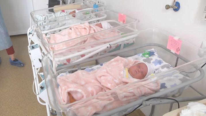 Родина з Немирова стали батьками трійні!