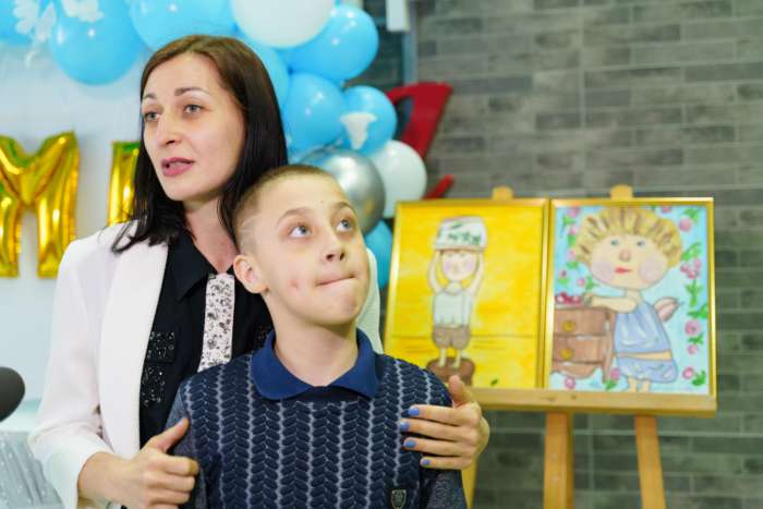 Вінничан запрошують на виставку картин «Мій казковий світ» Микити Кубаря – хлопчика з аутизмом