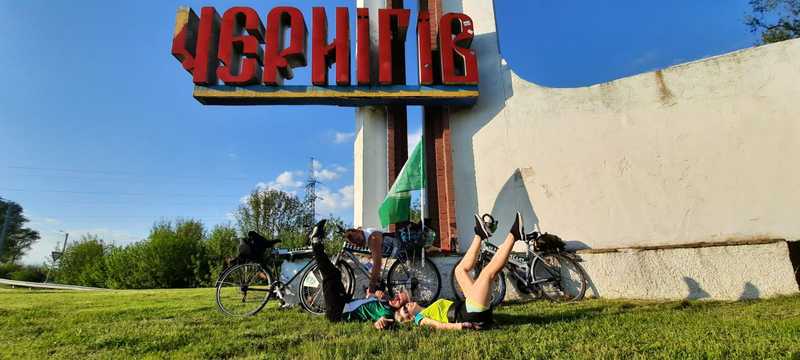 Велопробіг вболівальників «Ниви» до Чернігова став найтривалішим: їхали дві доби, аби підтримати рідну команду 