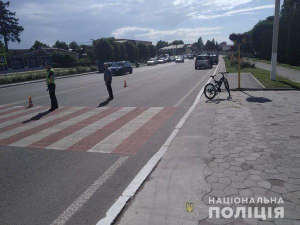 У Гайсині 12-річний велосипедист потрапив під колеса Opel на «зебрі»… Хто винен розбирається поліція