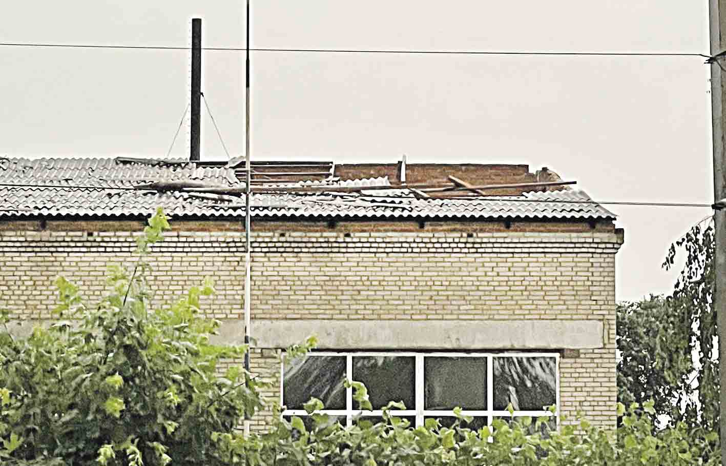 Школа без даху, побиті авто та загиблий урожай – результати негоди на Вінниччині