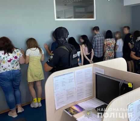 Правоохоронці викрили колекторів, які тероризували жителів Київської, Вінницької, Житомирської, Черкаської та Херсонської областей