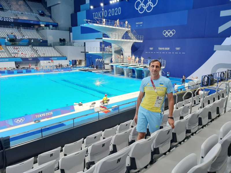 Видатний вінницький плавець Павло Хникін – знову на Олімпіаді: у Токіо підтримує українських спортсменів