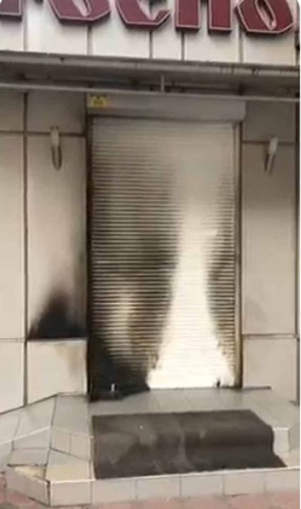 Спалили машину та магазин депутатам із Могилева-Подільського