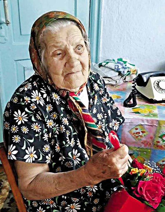 У 101 бабуся Агрипина читає газети і має шестеро онуків та восьмеро правнуків