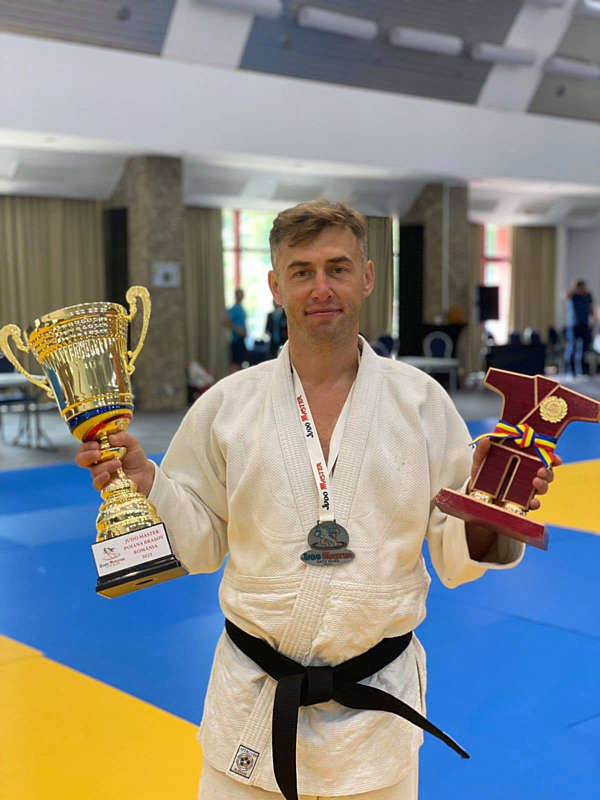 Вінничанин Борис Максимчук здобув два “золота” на турнірі в Румунії: допомогла «жива» підтримка дітей і дружини