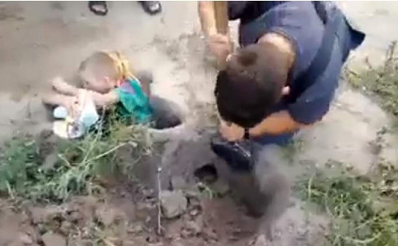 Дитину із собачої нори дістали рятувальники Вінниччини