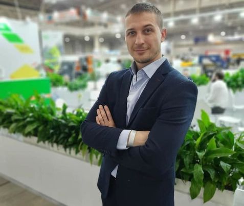 Завтра в останню путь проводжатимуть козятинчанина Максима Комара. У цій аварії на Львівщині миттєво загинули його син та дружина