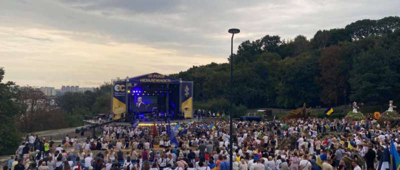 Петро Порошенко звернувся до Зеленського: не намагайтеся нас зупинити вашою зеленою шмарклею