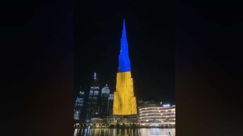 Найбільший у світі хмарочос у Еміратах засяяв кольорами українського прапора