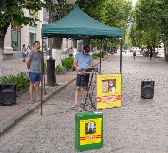 Роми у формі атовців, потім – «для больных дєтєй» співали про «донскіх ліхіх казаков» та нарвались на реальних ветеранів