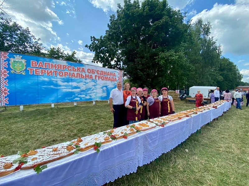 У Вапнярці спекли найбільший пиріг в Україні