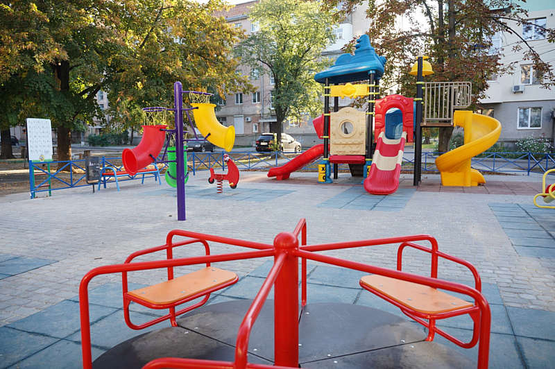 Новий дитячий майданчик з’явився на вулиці Порика