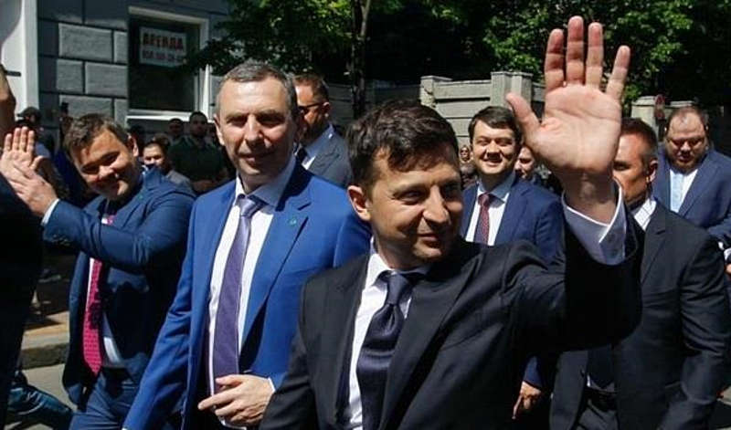 Стрілянина по автівці Шефіра: замах чи спланований сценарій перед виступом Президента України в ООН та голосуванням у Верховній Раді за антиолігархічний закон?