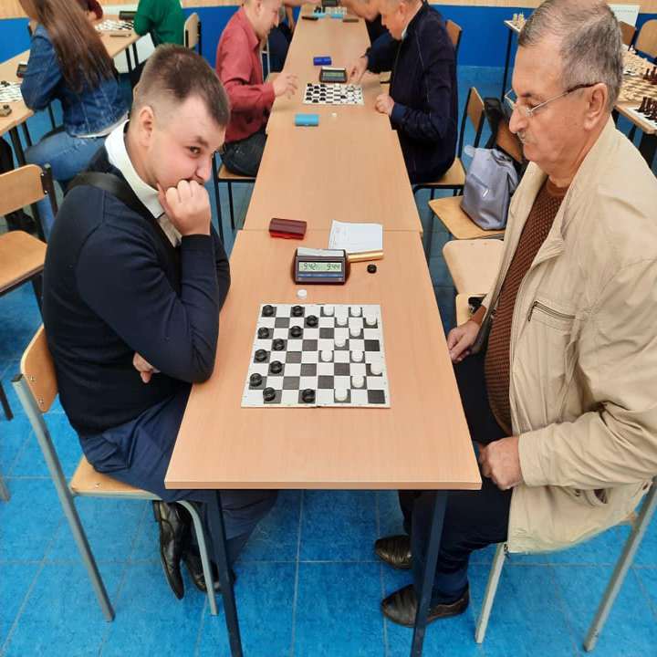 Золотий дубль вінницького лікаря: одночасно виграв обласні змагання серед держслужбовівців із шахів та шашок
