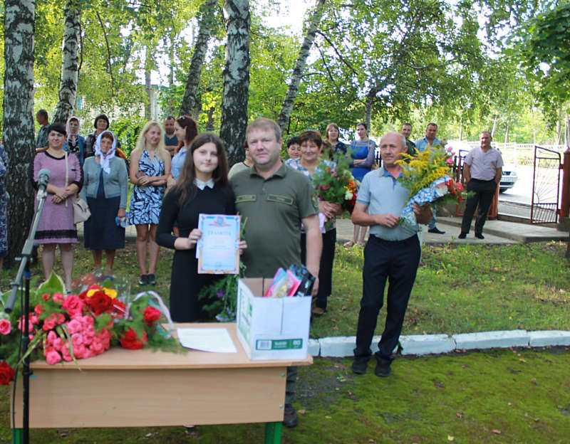 Вінницькі лісівники привітали школярів із початком навчального року