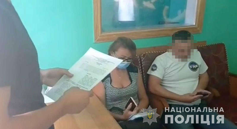 Активісти із « членами», яких показують поліцейським. І мстяться їм за своїх «однопартійців», які не погодились «зам’яти справу»