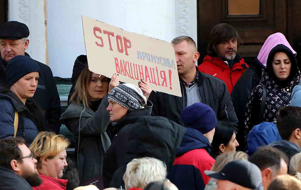 Рухом «Антивакцинаторів» в Україні керували із ФСБ Росії