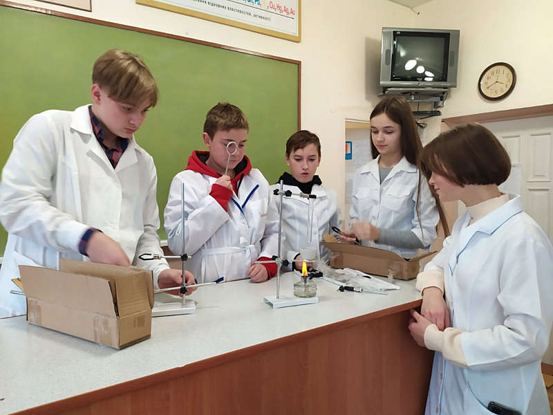 У вінницькій школі №10 створили лабораторний майданчик «Chamical space: вивчай, відкривай, досліджуй»