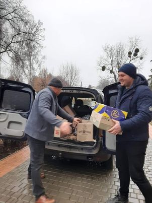 Смаколики на Миколая в зону АТО відправила Краснопільська ОТГ