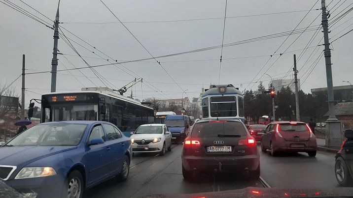 ДТП на Центральному мосту… Трамваї від центру стоять!