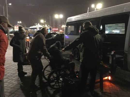 Операція «Вокзал» у Вінниці на Миколая! Як волонтери і побратими знімали із потяга   бійця на реабілітацію о 6-й ранку…