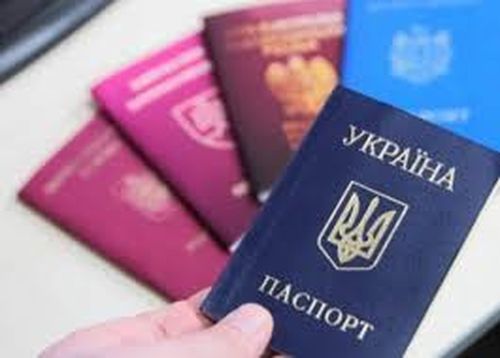 Множинне  громадянство в Україні оскаржать в суді. Проти  – половина українців