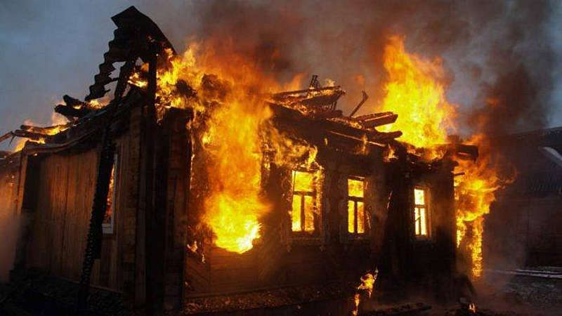 Загиблу літню жінку знайшли під руїнами палаючого будинку на Вінниччині