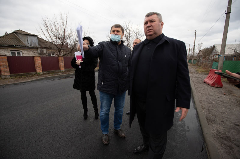 Наймасштабніший ремонт дороги в області: За 24 млн грн відновлюють вулицю у Хмільнику