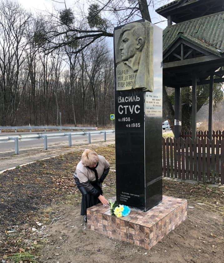 Розвалився пам’ятник Стусу на Вінниччині