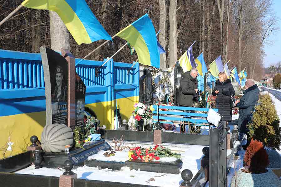 – Війни після ДАП ми не боїмось! Готові знову битись за Україну! – поклялись на могилах вінницьких кіборгів сьогодні їхні побратими (відео)