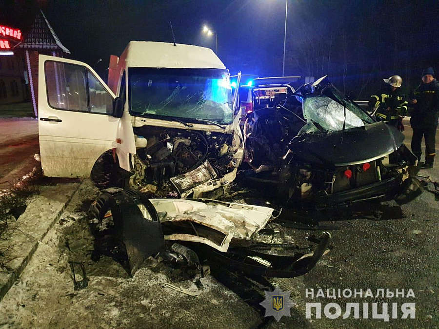 Geely вщент розбилось на об’їзній Вінниці… Під час зіткнення 3-х авто загинула пасажирка китайського легковика