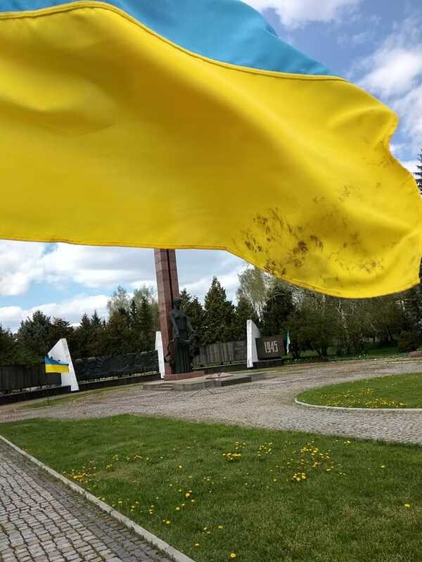 Умовний термін дали тиврівчанину за наругу над українським прапором