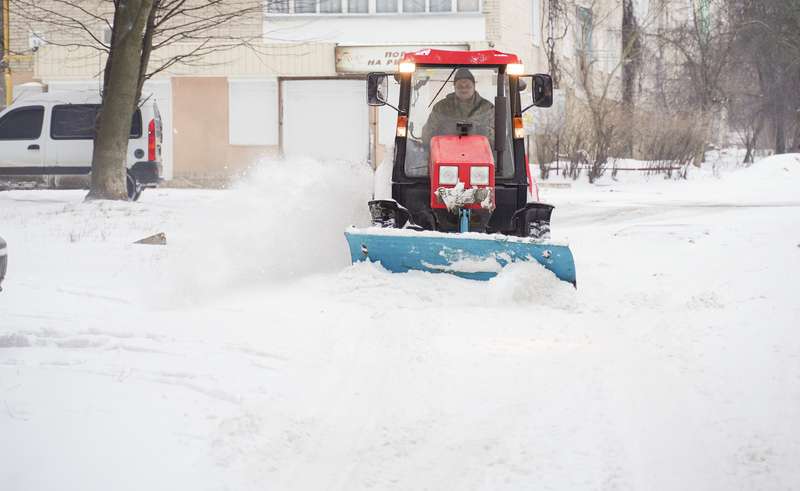 Більше 20 одиниць спецтехніки залучили до прибирання Вінниці від снігу
