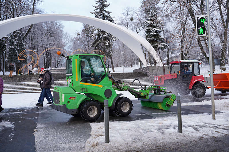 Комунальні служби готові прибирати Вінницю від снігу