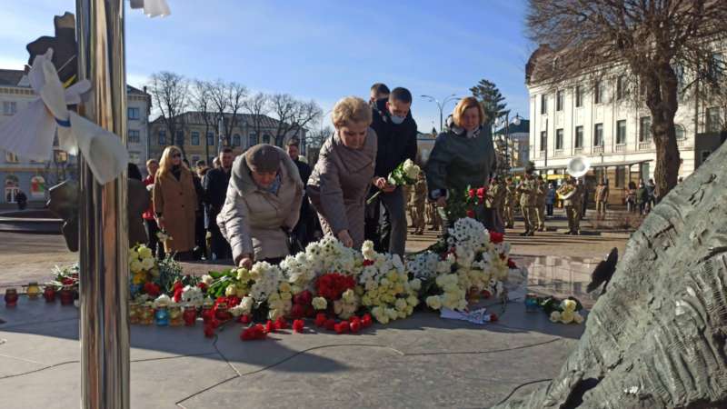 – Вони не знали страху і загинули за Україну! – у Вінниці вшанували Героїв Небесної Сотні (відео)