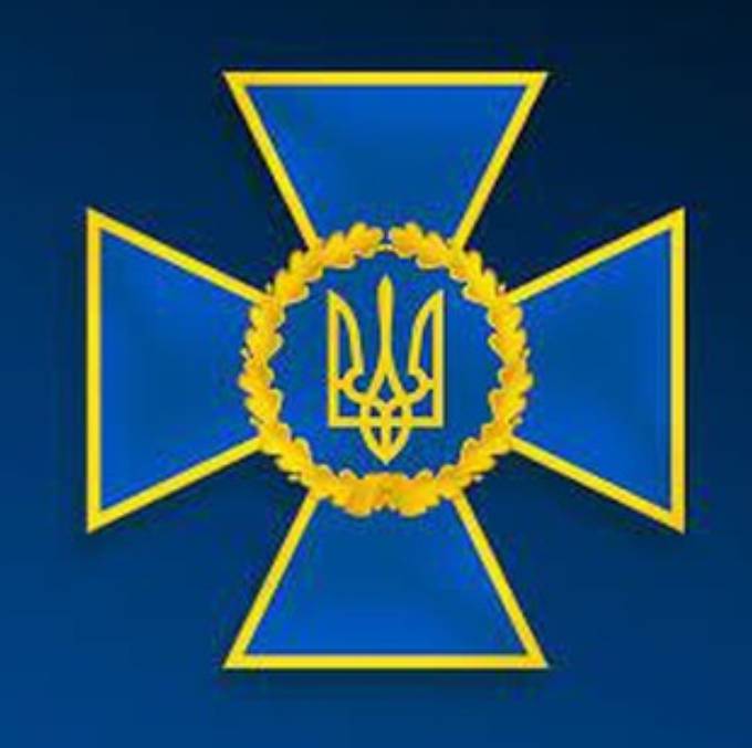 Українські військові розшукують колону ворожої техніки, що позначена літерою V.