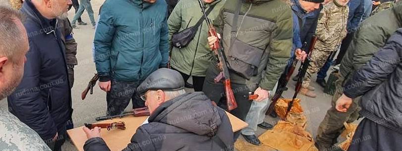 Озброєний батальйон створив чоловік на Тяжилові