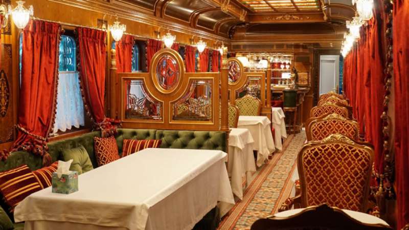 Золотий вагон Медведчука тепер возитиме в Укрзалізниці дітей