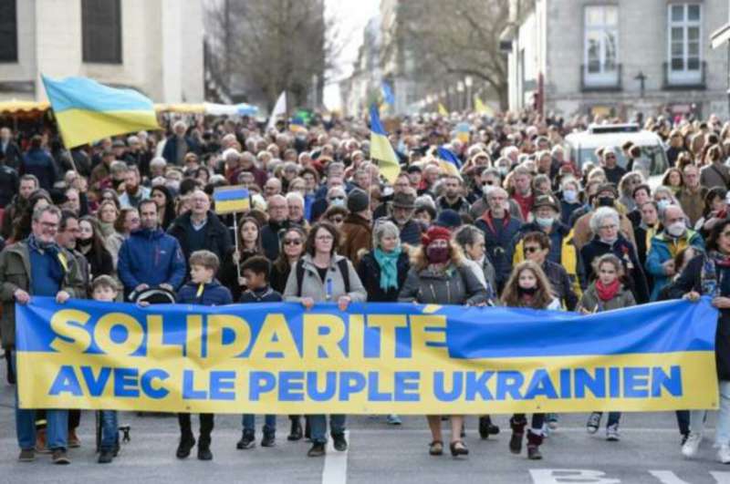 Мільйони людей у всьому світі беруть участь в акціях на підтримку України