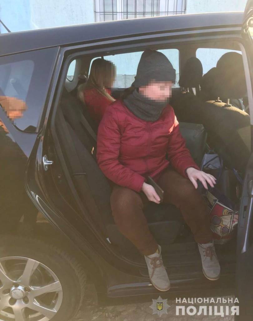 В Калинівці затримали 3-х жінок, що крали гуманітарку із будинку культури